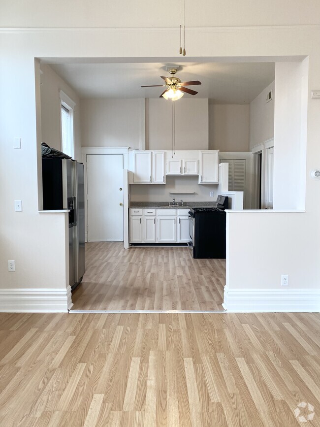 Building Photo - 1634 W Addison St Unit 1634 W. Addison 1R Rental