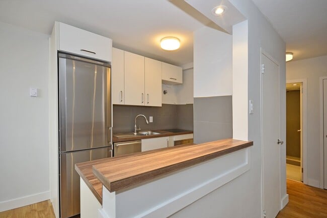 Building Photo - 188 Jameson Ave Unit 404