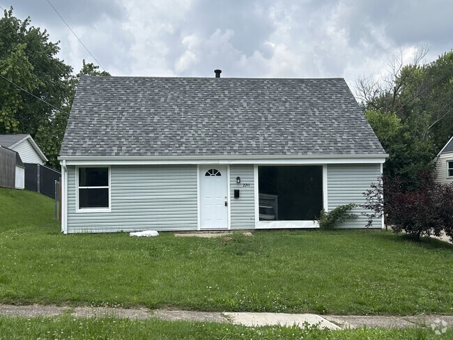 Building Photo - 2211 Hazelton Ave Rental