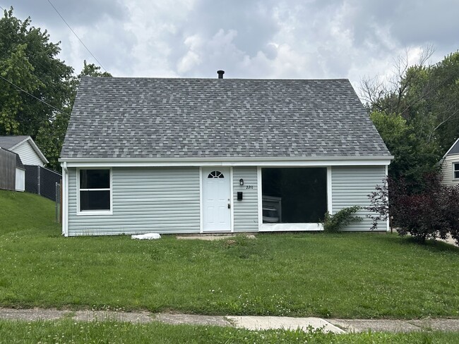 Building Photo - 2211 Hazelton Ave Rental