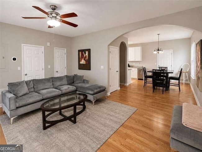 Photo - 809 Spencer St NW