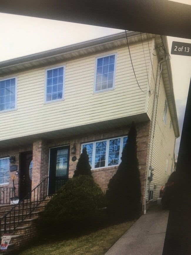 Front - 129 Alberta Ave Townhome