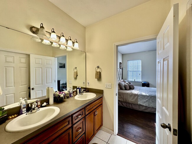 Photo - 907 Chase Creek Cir