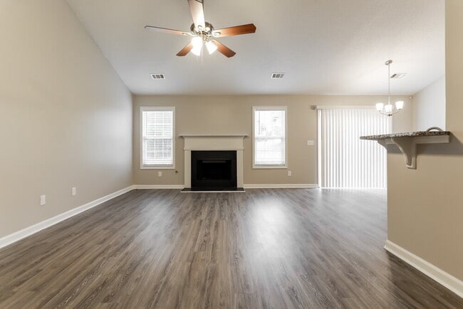 Photo - 963 Laurel Green Ln NE