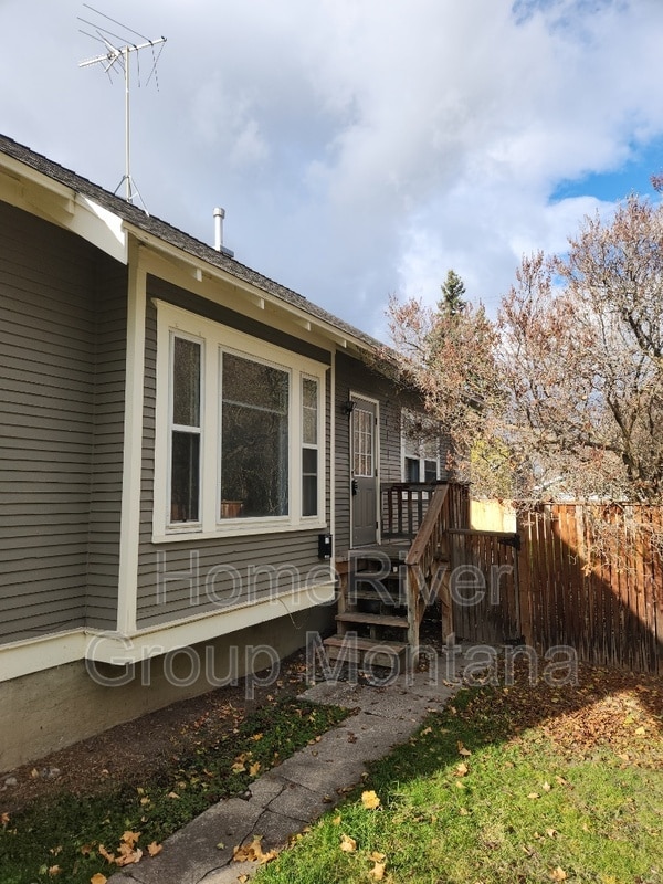 Building Photo - 131 1/2 Brooks St Rental
