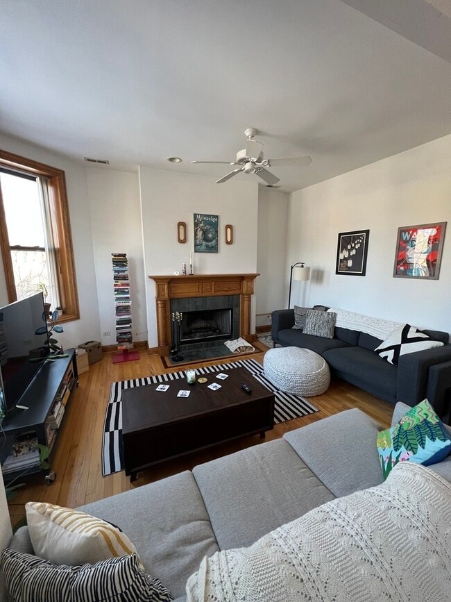 Photo - 4053 N Kenmore Ave Unidad 2N