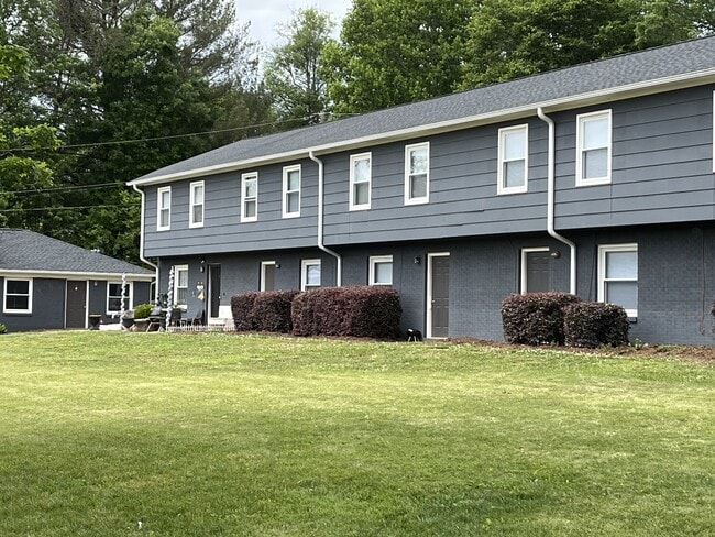 Building Photo - 1315 County Home Rd