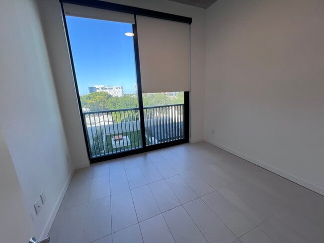 145 NW 31st St Unit B2