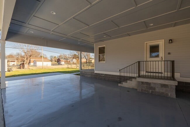 Photo - 2104 Jade Dr