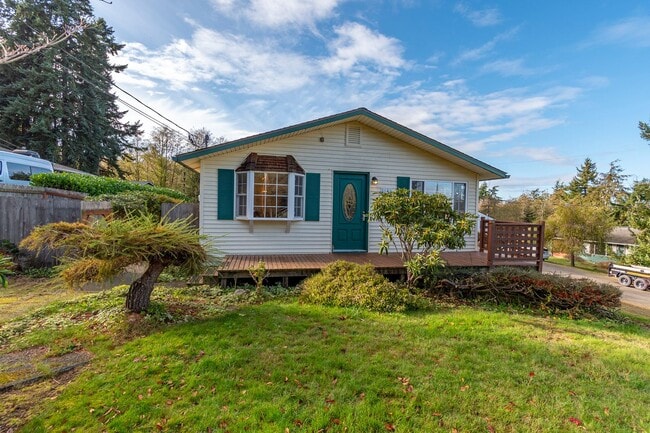 Building Photo - Charming 2-Bedroom Home with Bonus Room Ne...