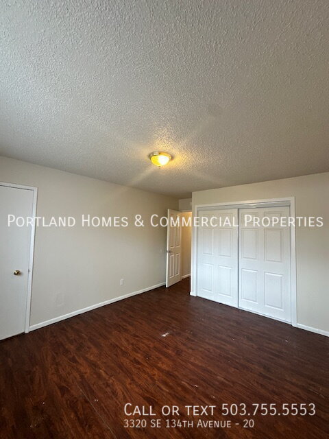 Building Photo - 3320 SE 134th Ave Unit 20