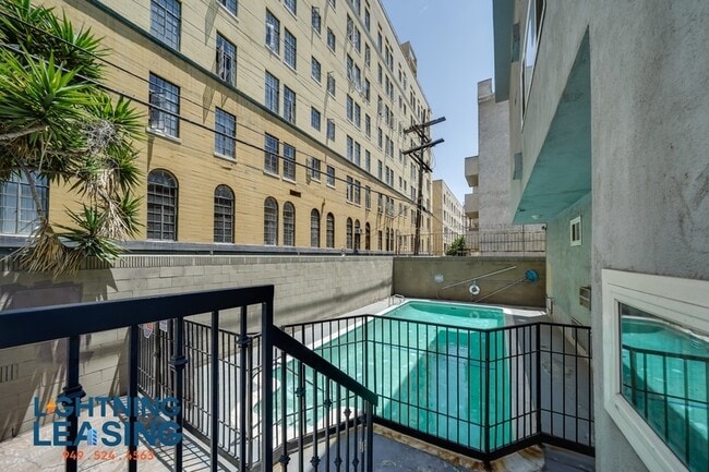 Photo - 700 Irolo St Unit 10