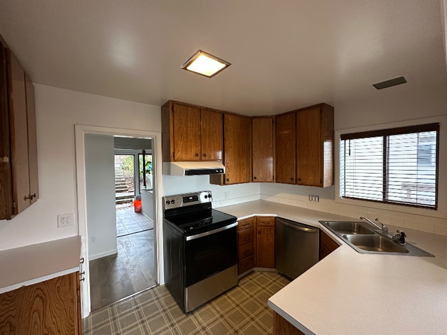 Photo - 2384 Linda Vista Dr Unit 2