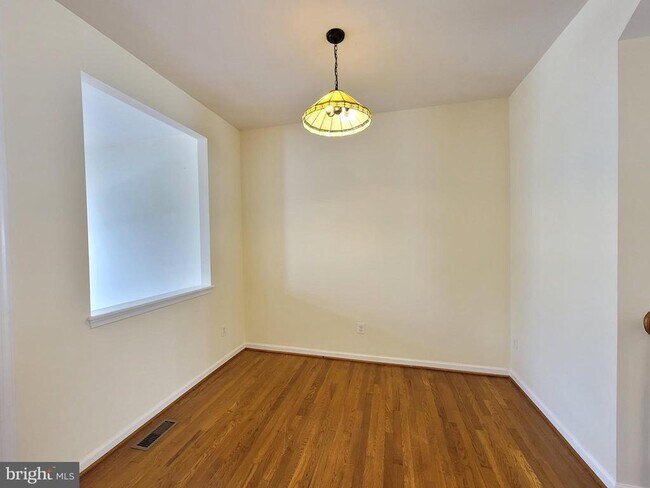 Photo - 9382 Penrose St