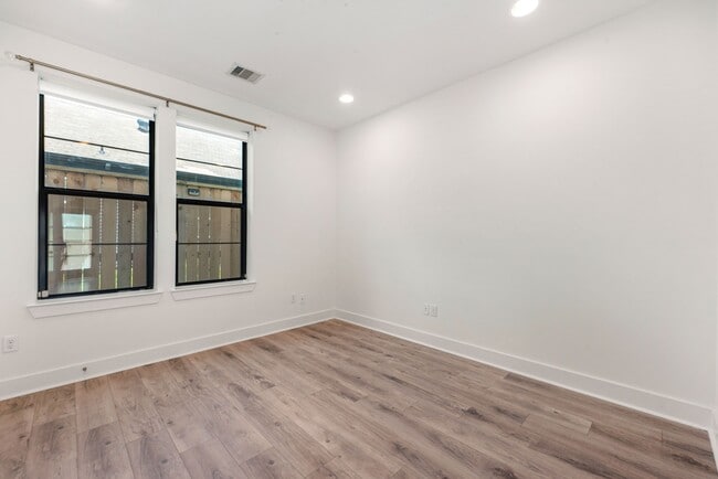 Photo - 1705 Weber St