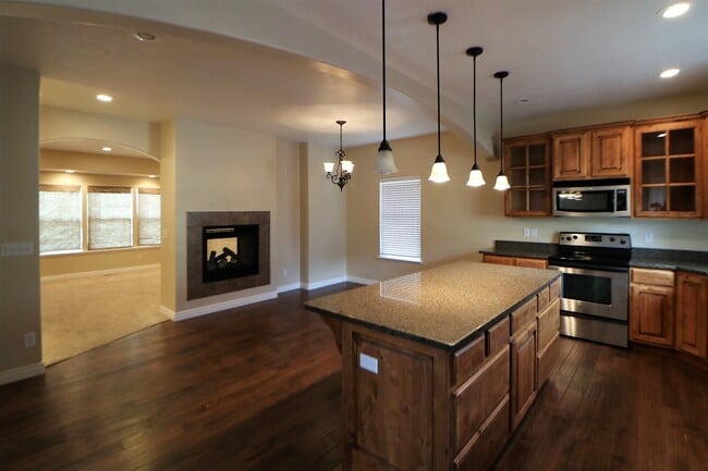 Photo - Beautiful Harvest Park Mapleton Townhouse