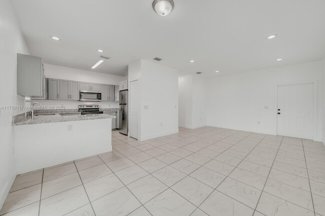 Photo - 14708 NE 7th Ave Apartments Unit 14708