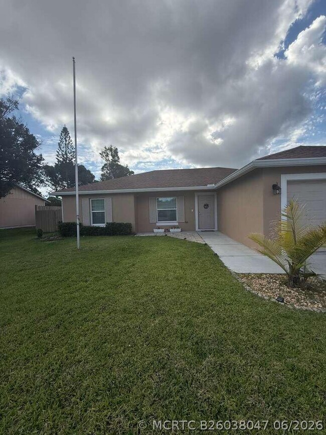 349 NW Hibiscus St