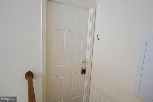 Building Photo - 800 Travers St Unit 10