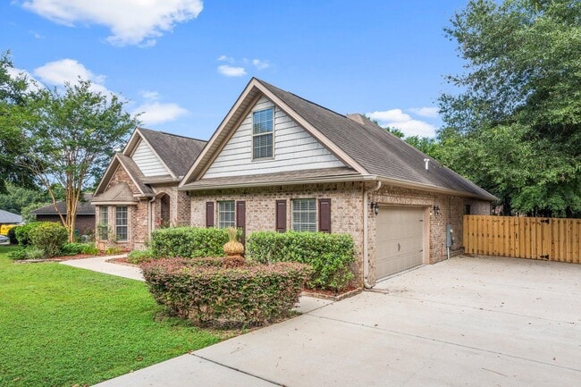 Photo - 208 Foxchase Way