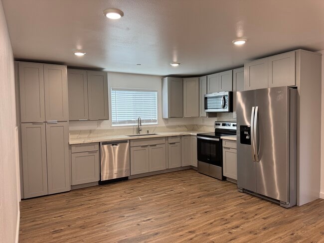 Building Photo - 41-675A Mokulama St Unit 1 - Downstairs