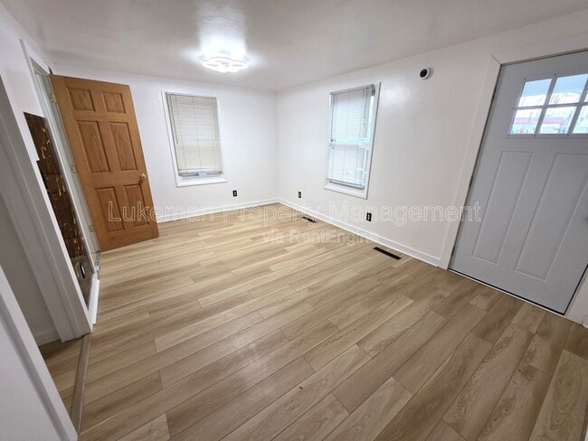 Photo - 822 W Main St