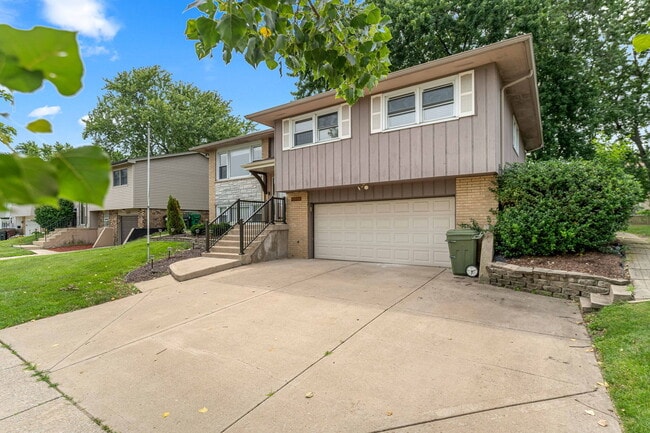 Photo - 15954 Ozark Ave