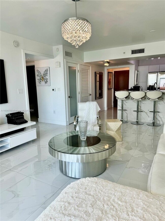 Photo - 31 SE 5th St Unidad 2207