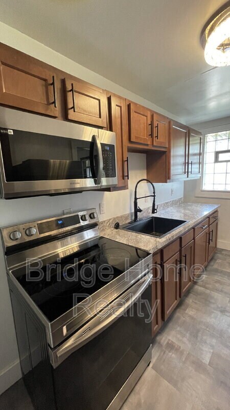 Photo - 7442 Irvine St
