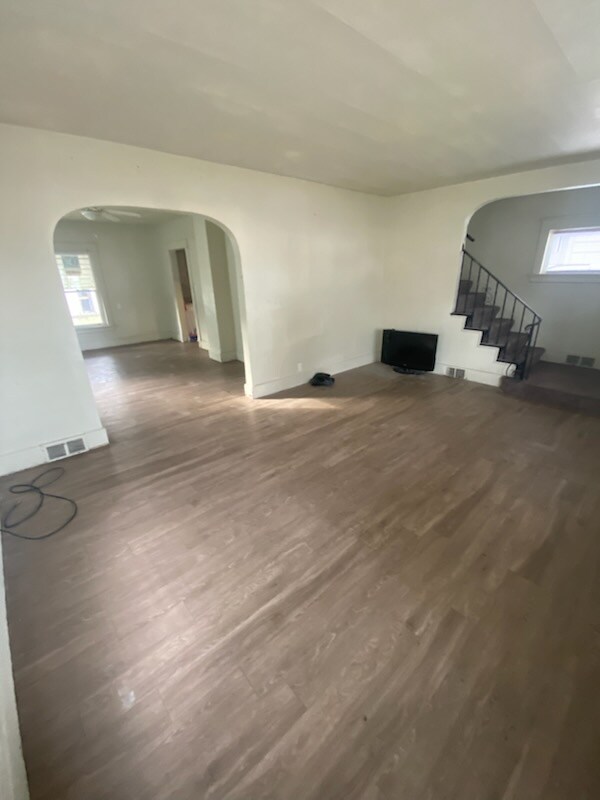 31 W Oakland St