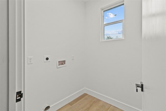 Photo - 8127 Hoffman St