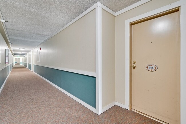 Photo - Top Floor Unit - Balcony - Elevator Access - Community Pool & Tennis Court Unidad 318