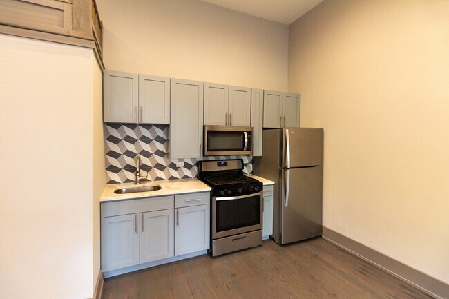 Photo - 2957 N Avers Ave