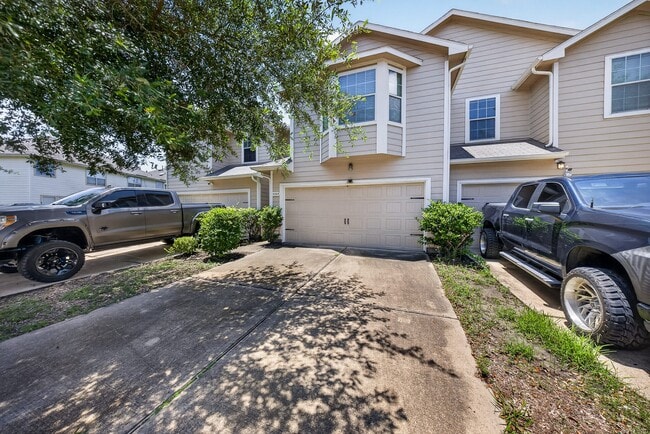 Building Photo - 11515 Champions Green Dr