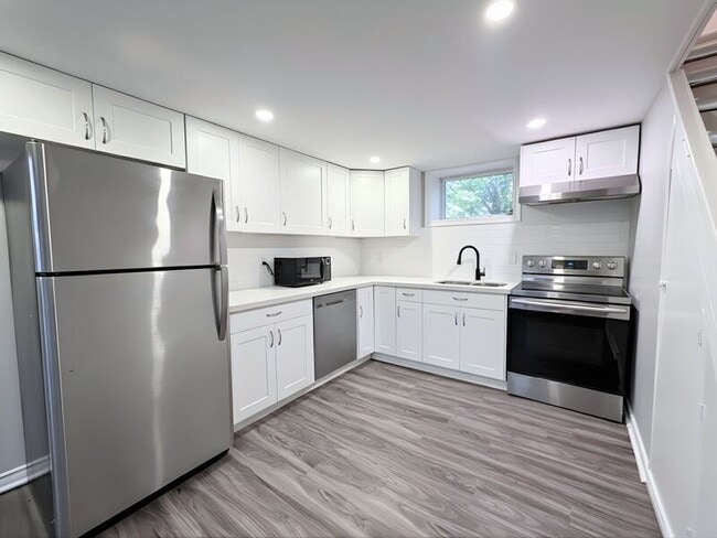 Photo - 20 W 4th St Unité lower