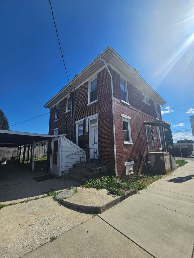 Building Photo - 143 N Albemarle St Unit 3