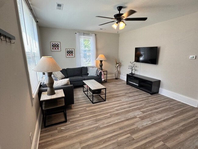 Photo - 214 E Horah St