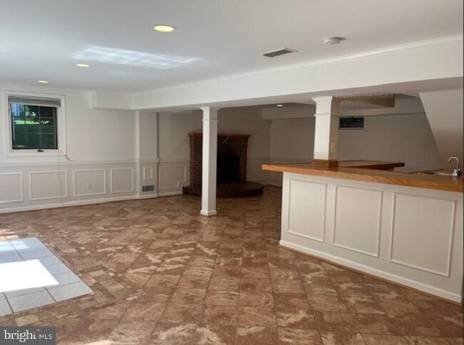 Building Photo - 731 Miller Ave Rental