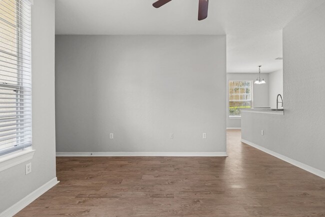 Photo - Crescent Place - 15-100 Unit 15-100