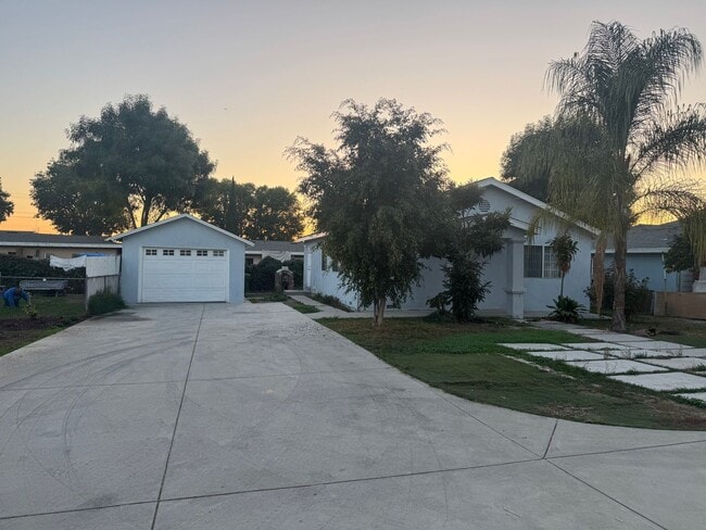 Building Photo - 9006 Painter Ave