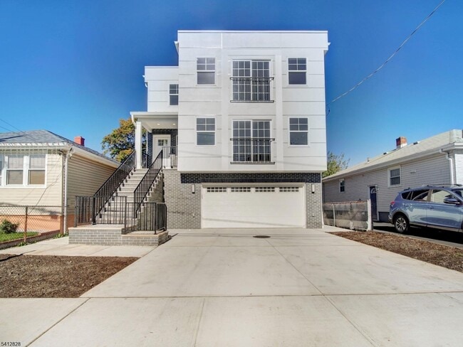 Building Photo - 429 Niles St Unit 2