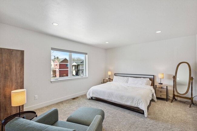 Photo - 45 8th Ave W