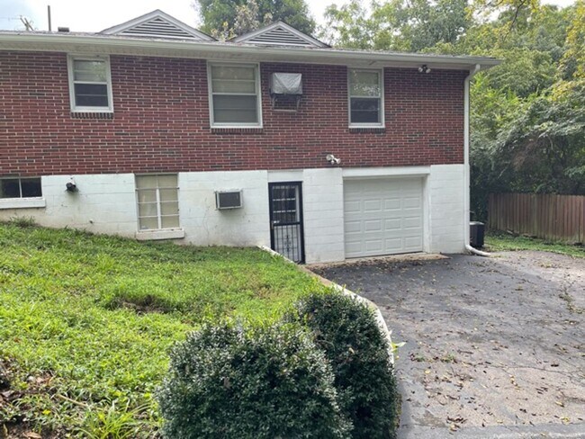 Photo - 4 bd 2 ba including a basement apartment in a great East Nashville location