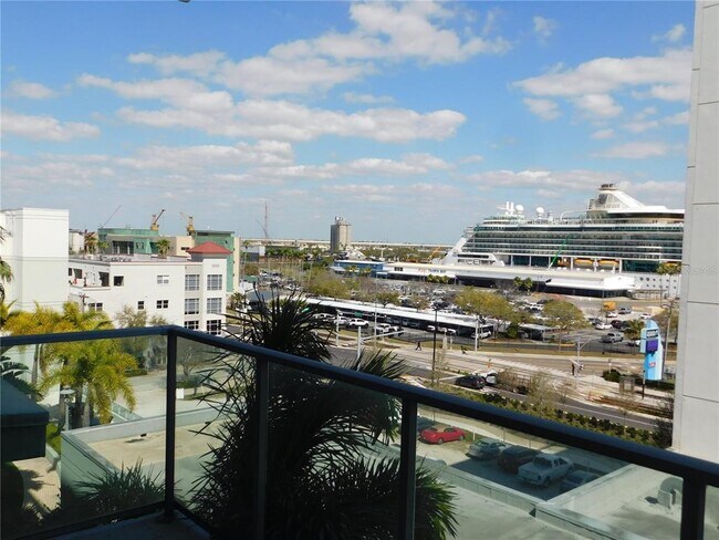 Photo - 111 N 12th St Unidad 1610 Rental