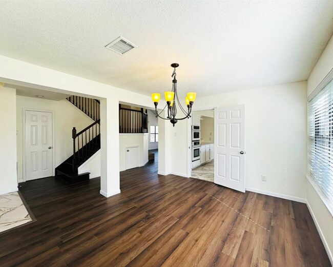 Photo - 306 Applewood Dr