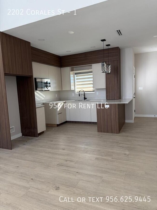 Photo - 2202 Corales St