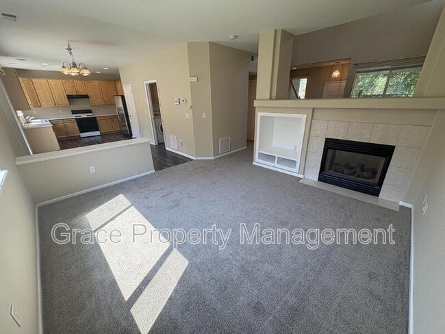 Photo - 910 Humboldt Way