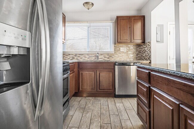 Photo - 21704 Jefferson St