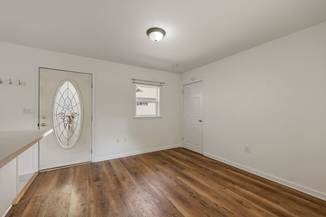 Photo - 127 Plymouth St NW