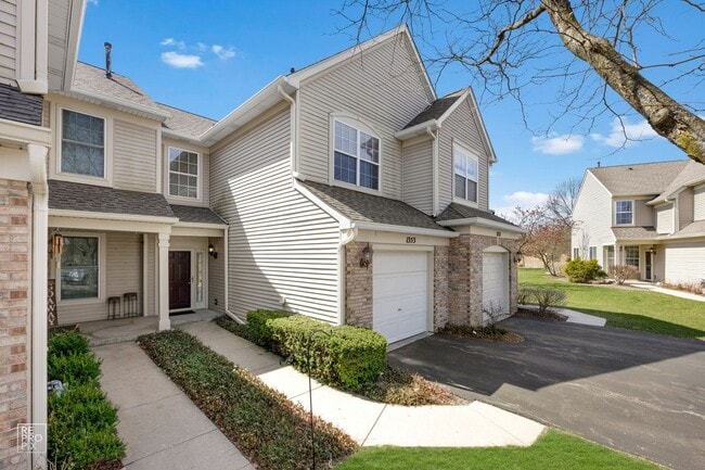 Building Photo - Gorgeous and Updated Large 2 Bedroom / 1.5 Bath Townhome in Grayslake!